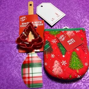 New Holiday Style Christmas Tree Holiday Spatula Cookie Cutter Mini Mitt Giftset